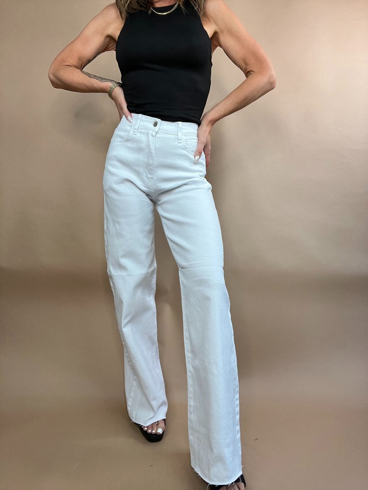 We're Back Wide Fit Jeans in White Wash